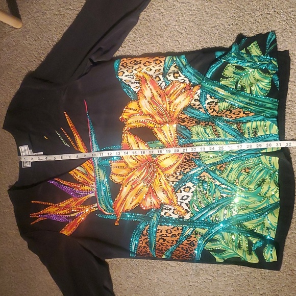 Like new! 100% silk Diane Gilman sequined tropical blouse - Picture 8 of 10